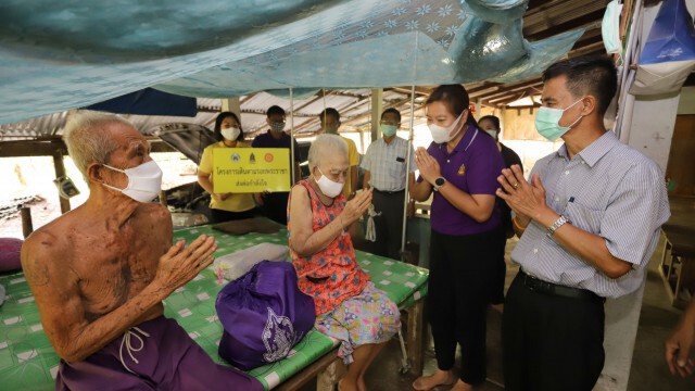 "เดินตามรอยพระราชา ส่งต่อกำลังใจ" ช่วยผู้ได้รับผลกระทบไวรัส COVID-19