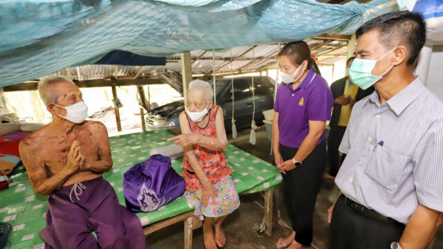 "เดินตามรอยพระราชา ส่งต่อกำลังใจ" ช่วยผู้ได้รับผลกระทบไวรัส COVID-19