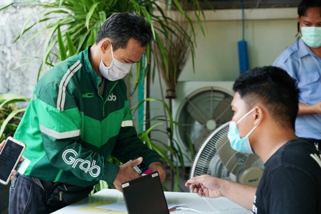 แกร็บคุมเข้มตรวจคัดกรองโควิด-19 คนขับ สร้างความมั่นใจผู้ใช้บริการ