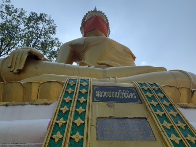 ฮือฮา! พระพุทธรูปหน้าวัดนิเทศราษฎร์ประดิษฐ์ สวมใส่แมส