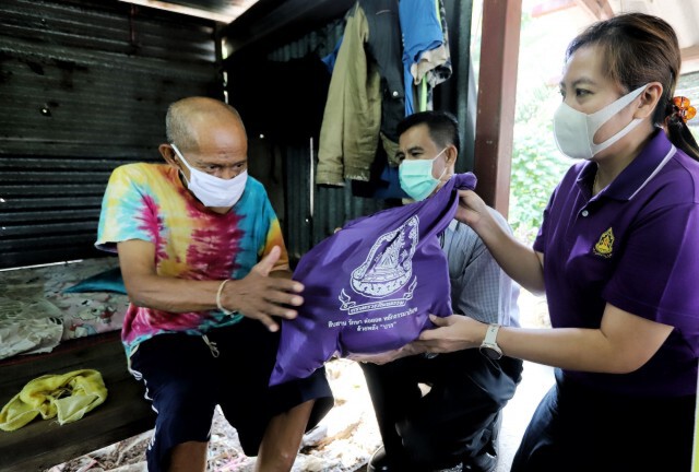 "เดินตามรอยพระราชา ส่งต่อกำลังใจ" ช่วยผู้ได้รับผลกระทบไวรัส COVID-19