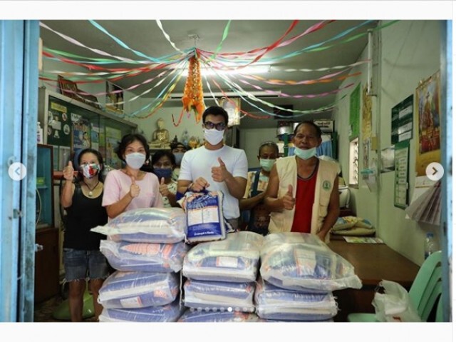 "หนุ่มกะลา" แจกข้าว7500กก. ให้กับประชาชน 1500 ครัวเรือน