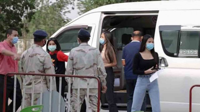 กลับบ้าน!! ตรวจเข้มรับคนสระแก้ว 96 คน กลับจากเมียนมา