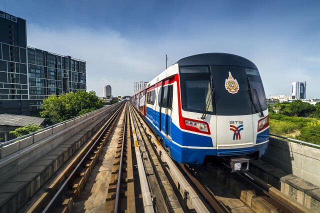 บีทีเอสปล่อยรถไฟฟ้า 98 ขบวน รองรับผู้โดยสารแก้ปัญหาแออัด