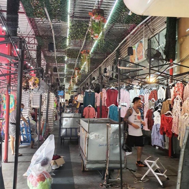 สะพัด.. สั่งปิดตลาดย่านประตูน้ำ เหตุไม่รักษาระยะห่าง !!