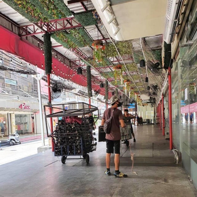 สะพัด.. สั่งปิดตลาดย่านประตูน้ำ เหตุไม่รักษาระยะห่าง !!
