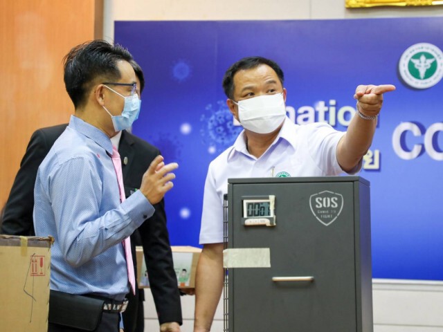 น้ำใจหลั่ง! "อนุทิน"รับมอบการช่วยเหลือจากเอกชนสู้โควิด