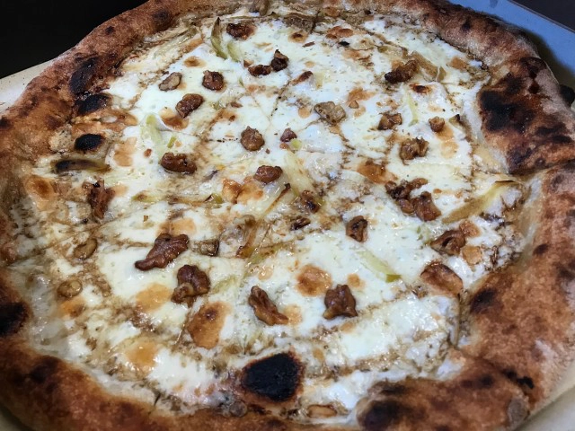 "PEPPINA AT CENTRAL"พิซซ่าเตาถ่าน พร้อมเสริฟยุคโควิด