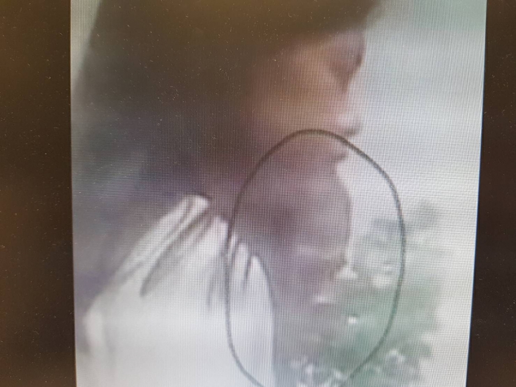 กู้ภัยขนหัวลุกพบใบหน้าชายชราปริศนาในภาพที่เกิดเหตุ