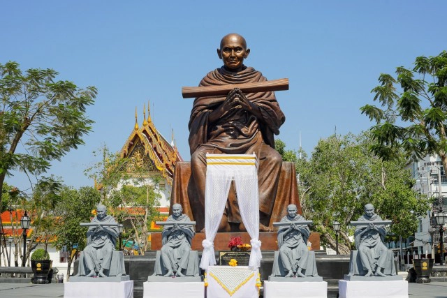 ศุกร์ (สุข) ละวัด วัดระฆังโฆสิตารามวรมหาวิหาร