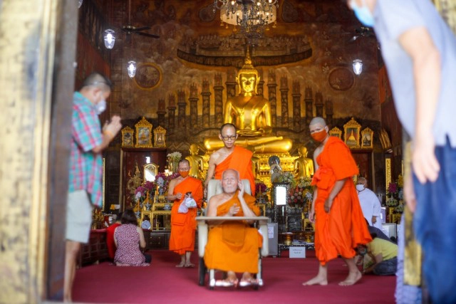 ศุกร์ (สุข) ละวัด วัดระฆังโฆสิตารามวรมหาวิหาร