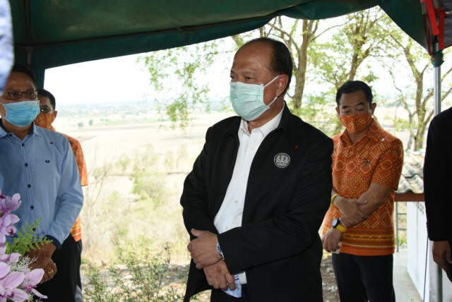 มท.1 ลงพื้นที่ติดตามการแก้ไขปัญหาภัยแล้งพื้นที่สุพรรณบุรี