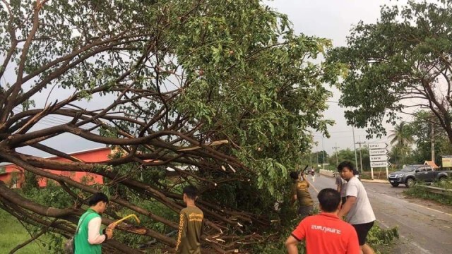 เปิดคลิปนาทีพายุฝน พัดถล่มขอนแก่น - ชัยภูมิ