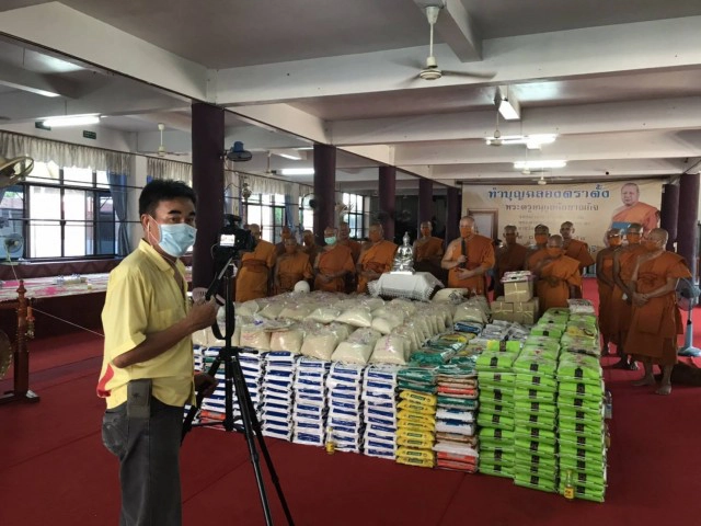 คณะสงฆ์บางระจัน เจริญจิตภาวนา บริจาคข้าวสาร 800 ถุง