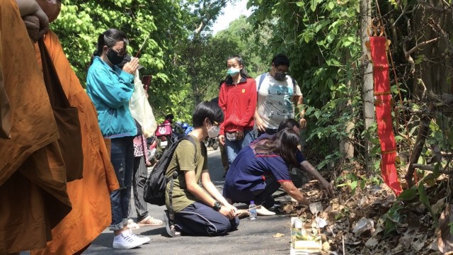 แฟนคลับทำพิธีสูตรถอนวิญญาณ"พี่เตี้ย" หมาดัง มช.