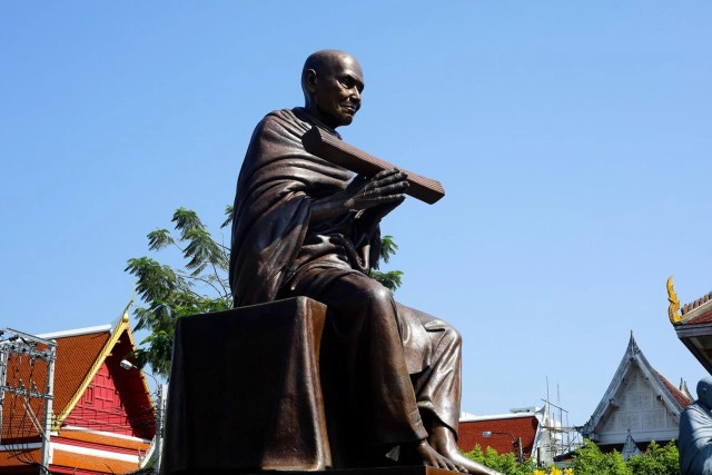 ศุกร์ (สุข) ละวัด วัดระฆังโฆสิตารามวรมหาวิหาร