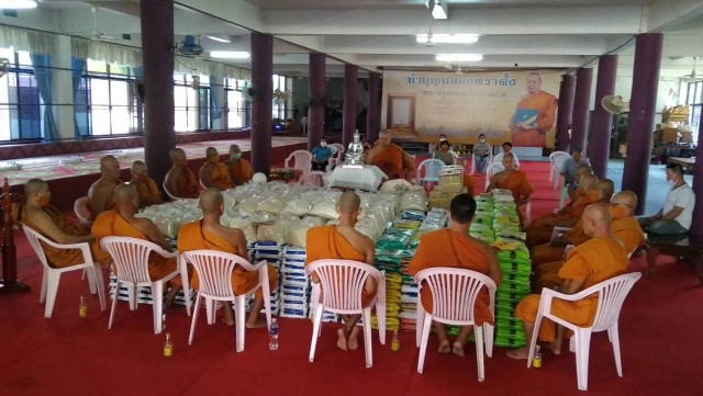 คณะสงฆ์บางระจัน เจริญจิตภาวนา บริจาคข้าวสาร 800 ถุง