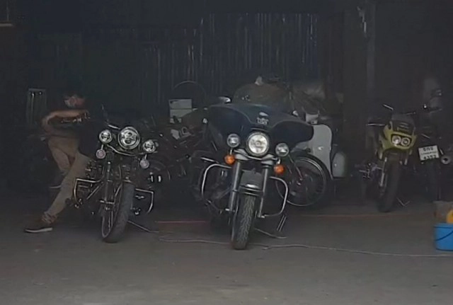 สรรพสามิตฯ ยึดรถคลาสสิคหนีภาษี ซุกโกดัง ย่านบางเขน