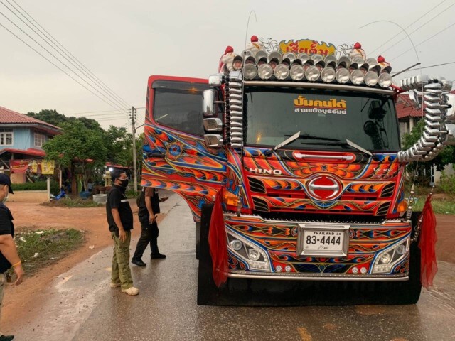 จับรถบรรทุกแอบวิ่งถนนพัง ไร้เงาตำรวจทางหลวงร่วมจับกุม