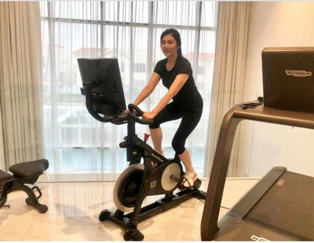 "เอ๋ ปารีณา" เหน็บ "ยิ่งลักษณ์" โชว์ฟิตหุ่น แต่ไม่คิดถึง "บุญทรง"