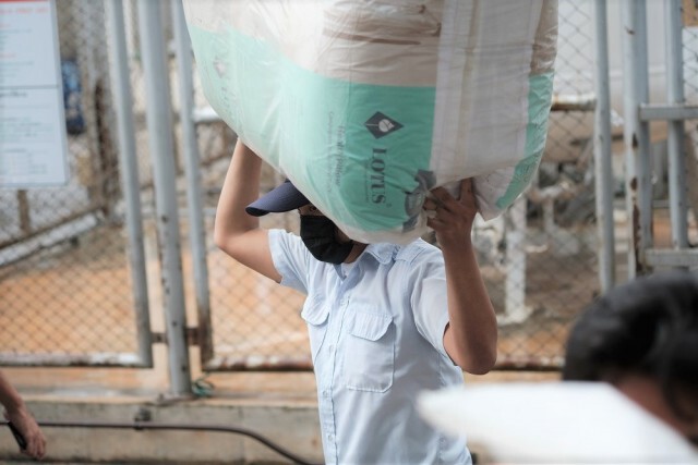 'โลตัส เบดดิ้ง' มอบหมอน 1,000 ชุด คนขับรถเมล์ทั่วกรุงเทพฯ