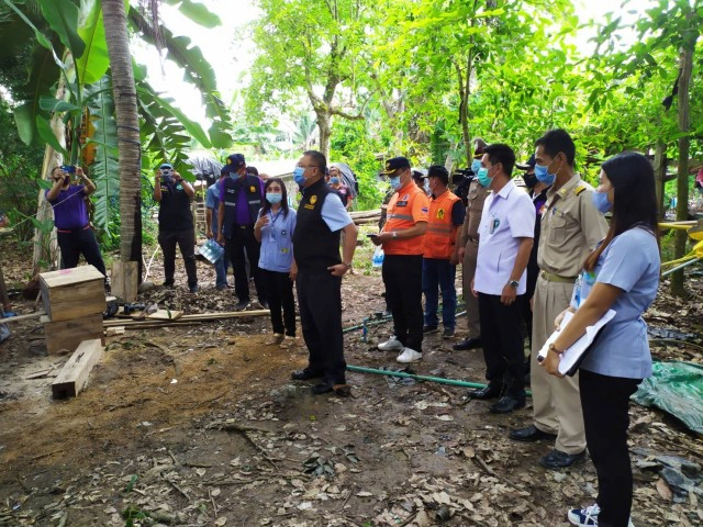 สุดยอด!! พ่อสร้างขนำกลางสวนยาง ให้ลูกกลับจากภูเก็ตกักตัว