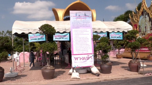 เปิดแล้ว!! วัดพระธาตุผาซ่อนแก้ว วันแรก นทท.คึกคัก