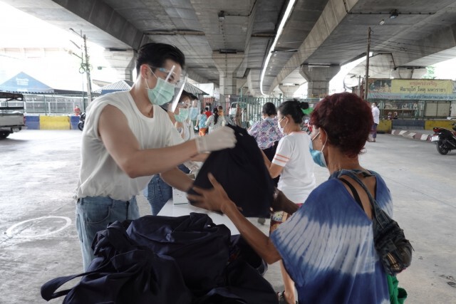 วันเกิดแสนสุขใจของ "พีช พชร" ปันน้ำใจ ให้ชาวบางรัก
