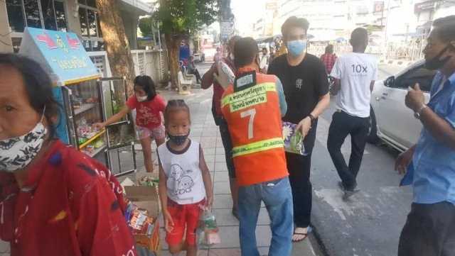 อยุธยาไม่สิ้นคนดี!! วัยรุ่นตั้งตู้แบ่งปันช่วยเหลือช่วงวิกฤติโควิด