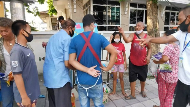 อยุธยาไม่สิ้นคนดี!! วัยรุ่นตั้งตู้แบ่งปันช่วยเหลือช่วงวิกฤติโควิด