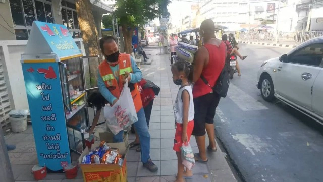 อยุธยาไม่สิ้นคนดี!! วัยรุ่นตั้งตู้แบ่งปันช่วยเหลือช่วงวิกฤติโควิด