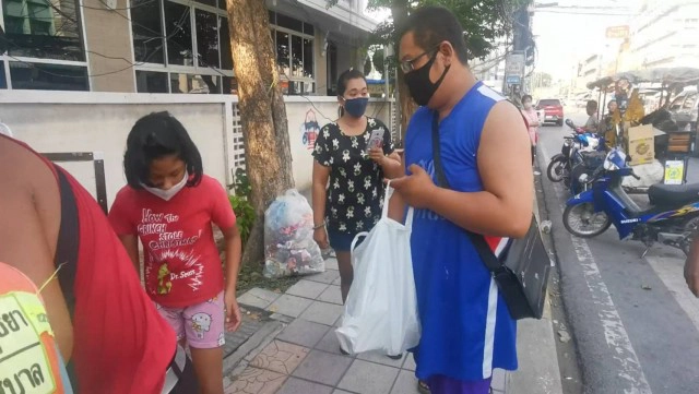 อยุธยาไม่สิ้นคนดี!! วัยรุ่นตั้งตู้แบ่งปันช่วยเหลือช่วงวิกฤติโควิด