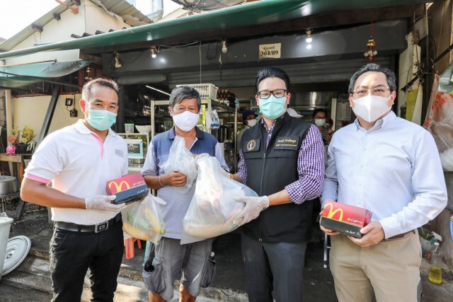 มูลนิธิเมเจอร์ แคร์-แมคไทย แจกถุงยังชีพชุมชนย่านหลักสี่