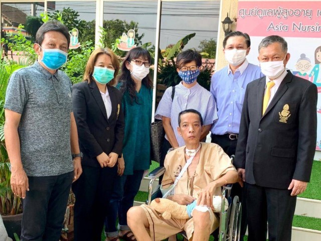 คุณหญิงปัทมาฯมอบเงินช่วยสื่อสายกีฬาโรคเส้นเลือดในสมองแตก