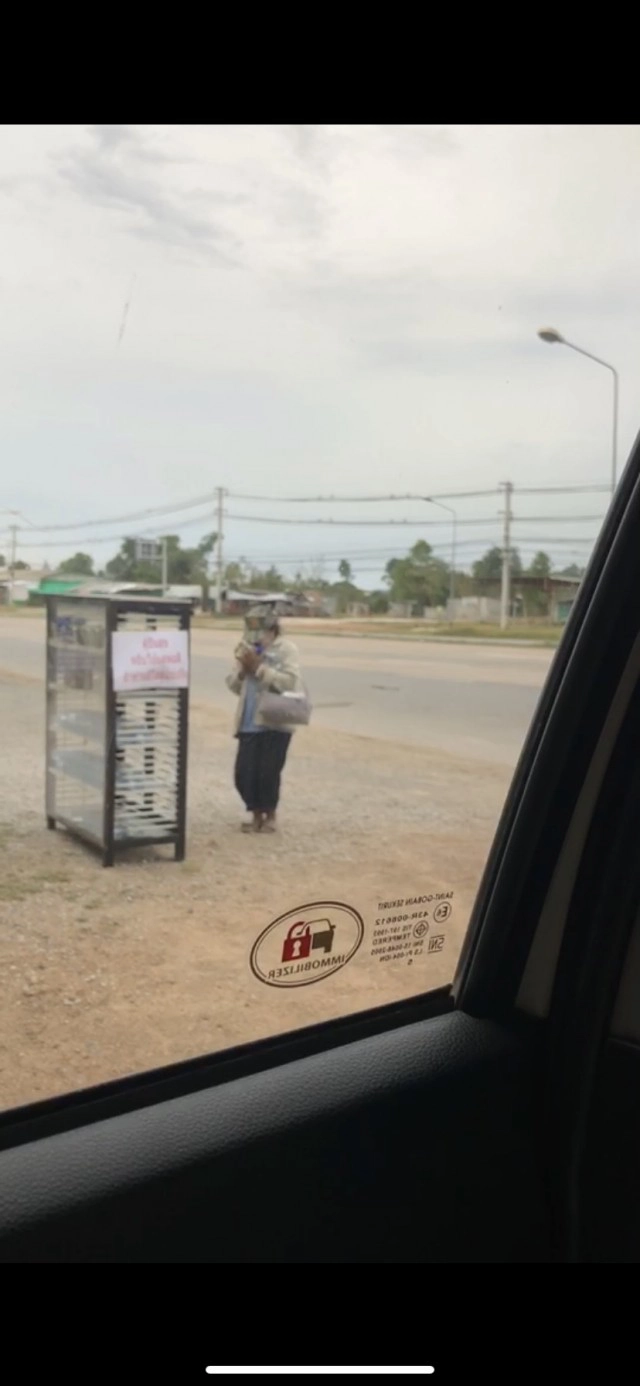 "พรพรรณ" เปิดใจเจ้าของ "ตู้ปันสุข" ที่ป้าไหว้หลังหยิบสิ่งของ