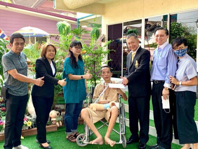 คุณหญิงปัทมาฯมอบเงินช่วยสื่อสายกีฬาโรคเส้นเลือดในสมองแตก