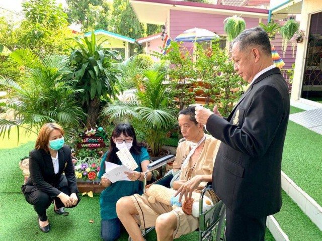 คุณหญิงปัทมาฯมอบเงินช่วยสื่อสายกีฬาโรคเส้นเลือดในสมองแตก