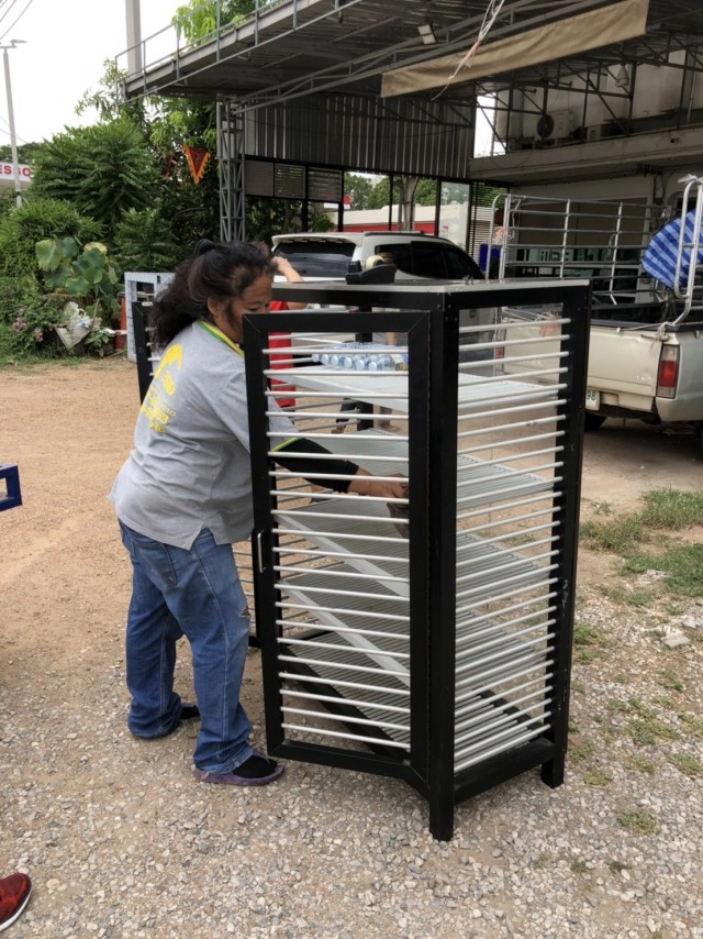 "พรพรรณ" เปิดใจเจ้าของ "ตู้ปันสุข" ที่ป้าไหว้หลังหยิบสิ่งของ