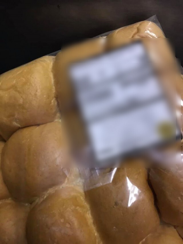 คายเเทบไม่ทัน! สาวซื้อขนมปังห้างดังพบ "เล็บคน" สอดไส้อยู่ภายใน