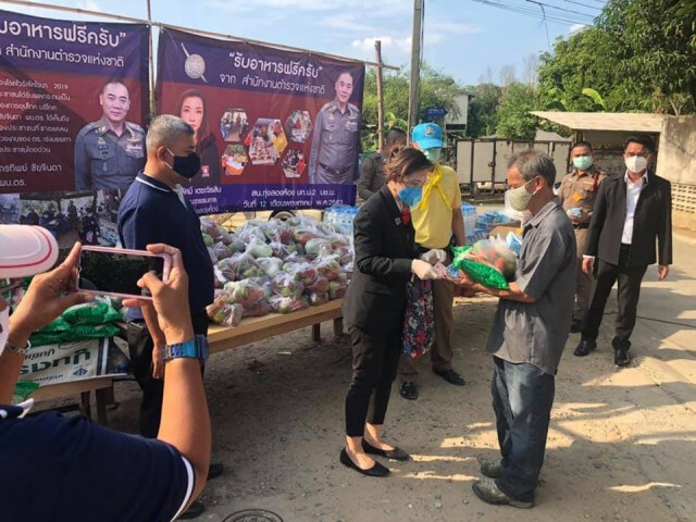 "รับอาหารฟรีครับ" ครั้งที่ 2 โดย ปธ.กต.ตร.บก.น. 2