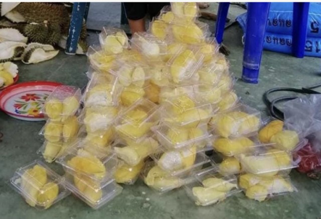 ฮือฮา! ‘ตู้ทุเรียนปันสุข’ 5 นาที หายวับไปกับตา!!