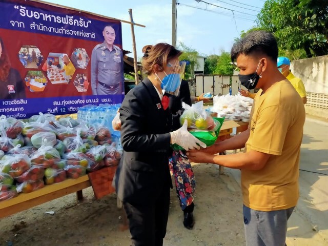 "รับอาหารฟรีครับ" ครั้งที่ 2 โดย ปธ.กต.ตร.บก.น. 2