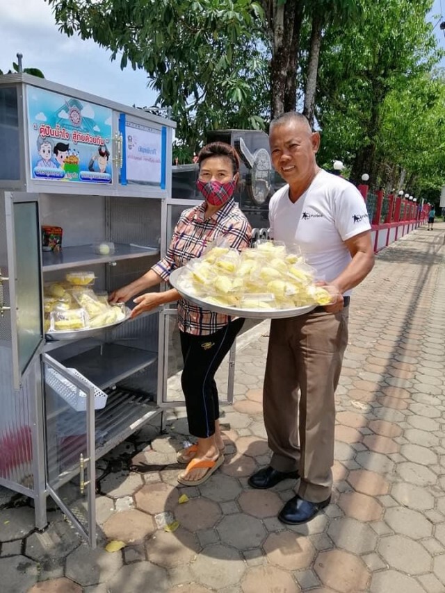 ฮือฮา! ‘ตู้ทุเรียนปันสุข’ 5 นาที หายวับไปกับตา!!