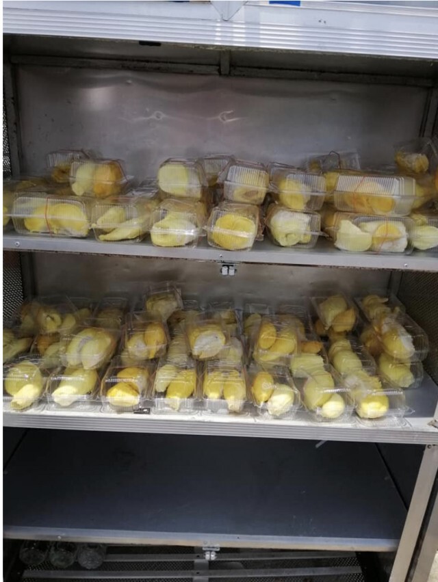 ฮือฮา! ‘ตู้ทุเรียนปันสุข’ 5 นาที หายวับไปกับตา!!