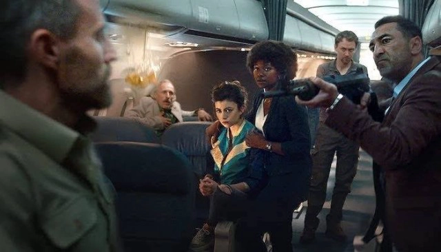 "Into The Night" เมื่อต้อง "หนีตายจากแสงแดด" ที่ฆ่าคนได้!