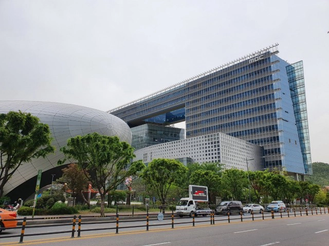 "BLINK" ประท้วง YG เรียกร้องให้โปรโมท "BLACKPINK" กว่านี้