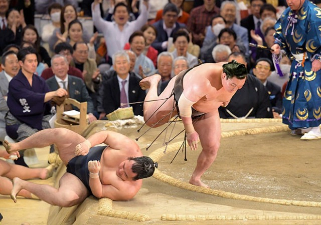 โลกสลด! นักกีฬา "ซูโม่" ญี่ปุ่นคนแรก เสียชีวิตจากโควิด!