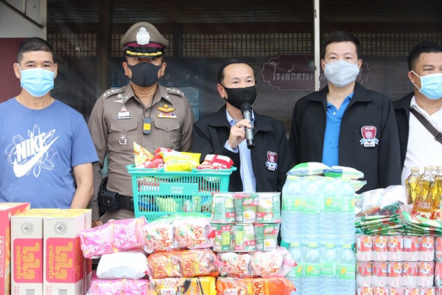 "โรงพักมีนบุรี" เปิดตู้ปันความสุข