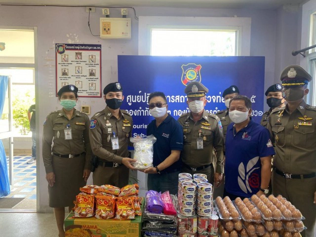 ผู้การตำรวจท่องเที่ยว มอบของช่วยเหลือครอบครัวตำรวจ