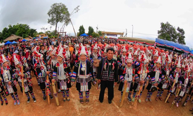 ขึ้นดอยโล้ชิงช้ากับกลุ่มชาติพันธุ์ที่บ้านแม่สลองใน